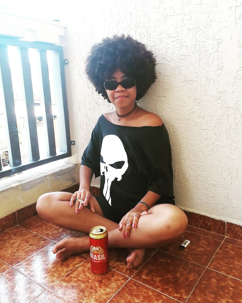 esteves_mariah's tweet photo. O #tbt recente só pra reafirmar minha beleza negra.
#QuintaDemetruraSDV #negra https://t.co/ExYT7eabV3