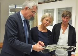 ZuseGem's tweet photo. An den DITF in #Denkendorf heute #industrie40 Leitthema beim #ZuseTag2018, Dank an Gabriele Reich-Gutjahr @fdpdvpfraktion + weitere Besucher:
#Pressemitteilung mit Statement: https://t.co/mlCt3mWk5m
#Textilwirtschaft #Textilforschung https://t.co/JkMBBLjIPI