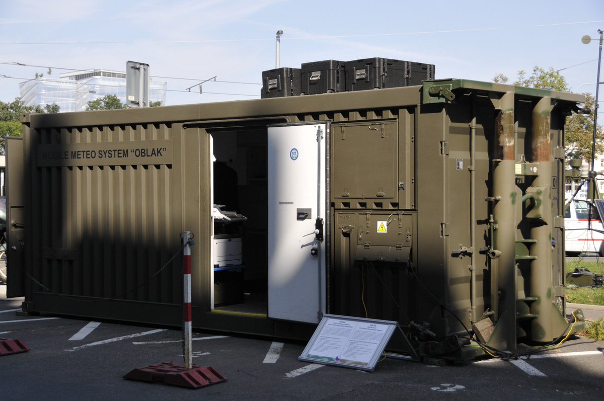 ObranaTweetuje's tweet image. Vojenští geografové a hydrometeorologové slaví sto let od svého založení. Dnes před budovou Generálního štábu AČR, kde společně se ZNGŠ gen. Jaroslavem Kociánem zahájili svou výstavu, představili i svou techniku. #czech100 #meteorolog #vojaci