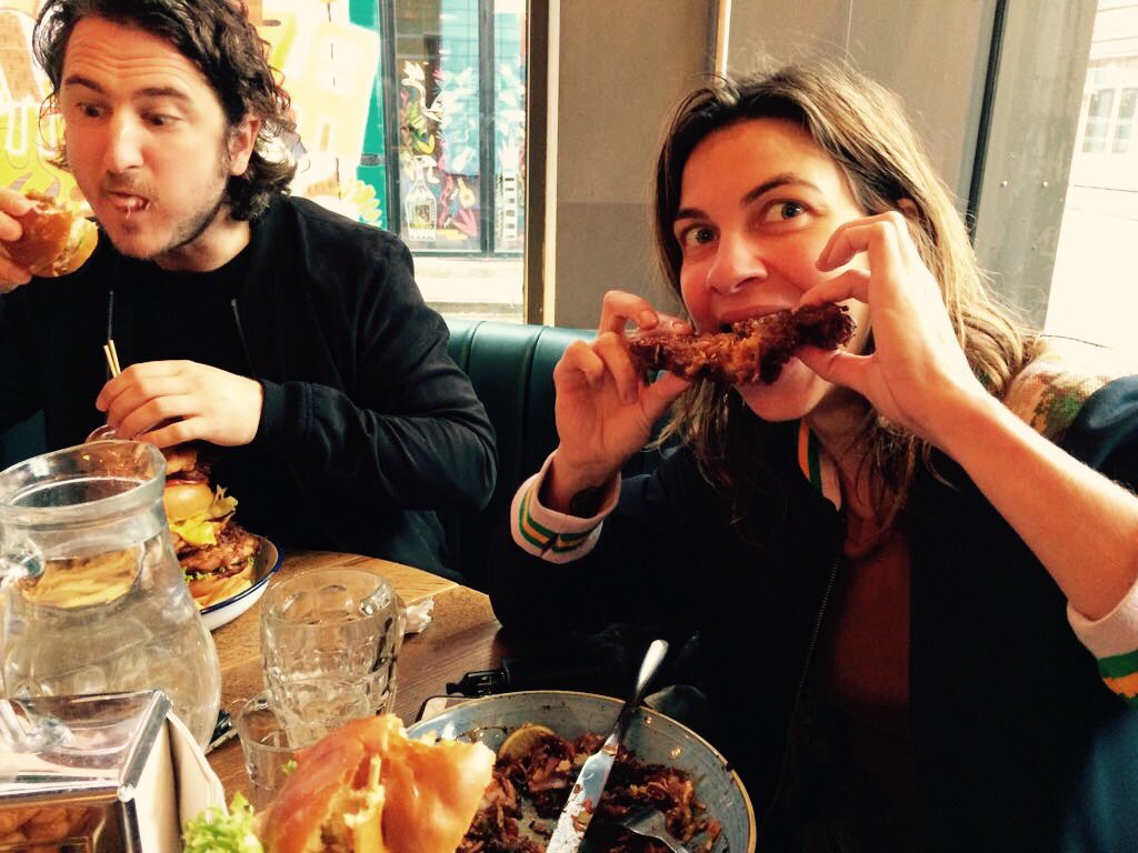 FATNATEATING's tweet photo. Pre @Molotov_Jukebox @TheRubyLounge show meal of FRIED CHICKEN like someone's sexy dirty mama made it @YardandCoop https://t.co/zVKbzIxTE8