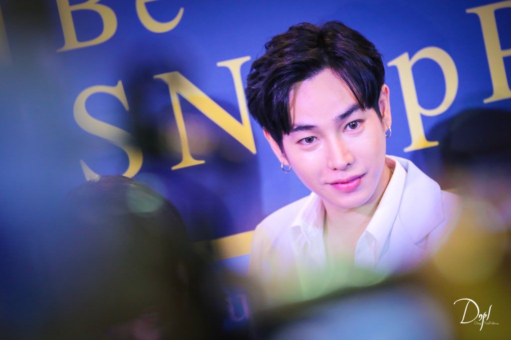 drug_na_palit's tweet photo. โอ้โห หล่อไม่ไหวแล้วอ่ะ หล่อมากกกกก ยิ้มมุมปากไปอีก โห้ยยยยยยยมหวีดดดดดดด มดสดใสกกใส
#เป๊กผลิตโชค 
#BeSNApPMineralwater 
#BeSNApPGrandOpening
#Palitgallery 
#DrugPixx https://t.co/1qy60Qb4bC