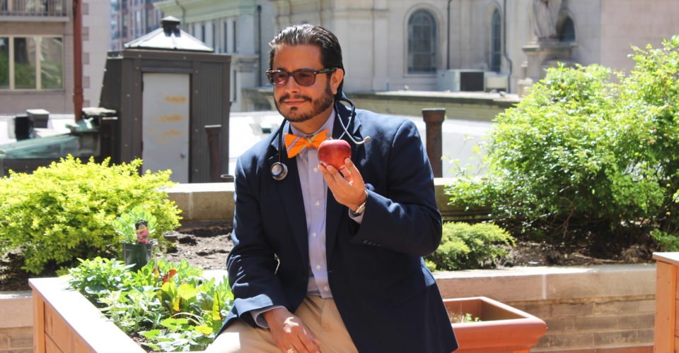 foodtank's tweet photo. "I believe people are beginning to recognize, and appreciate the power of food as medicine. Patients are surprised to hear me, a doctor, asking them about the role food has in their illness, or wellness" -Robert Graham. Listen @DaniNierenberg's new podcast https://t.co/KLnUZ6oNpN https://t.co/biL1Ex8XrN