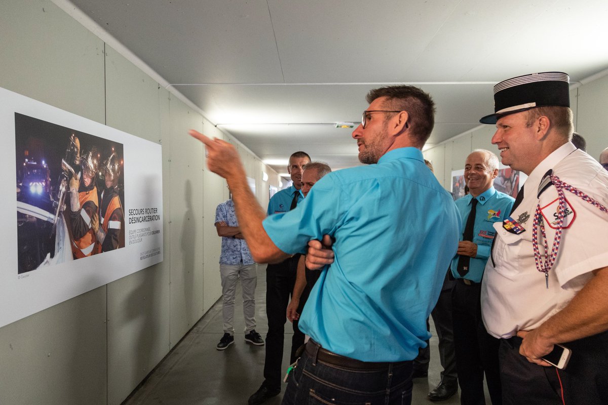 PompiersFR's tweet photo. #JeudiPhoto | À l'occasion du #CongrèsSP2018, la gare @SNCF de @Bourg_en_Bresse vous accueille avec une exposition #photo sur le thème des sapeurs-#pompiers ! N'hésitez pas à la découvrir jusqu'à début octobre.
Plus d'infos ➡️https://t.co/24IGuUXsWl https://t.co/zymSXI6xUe