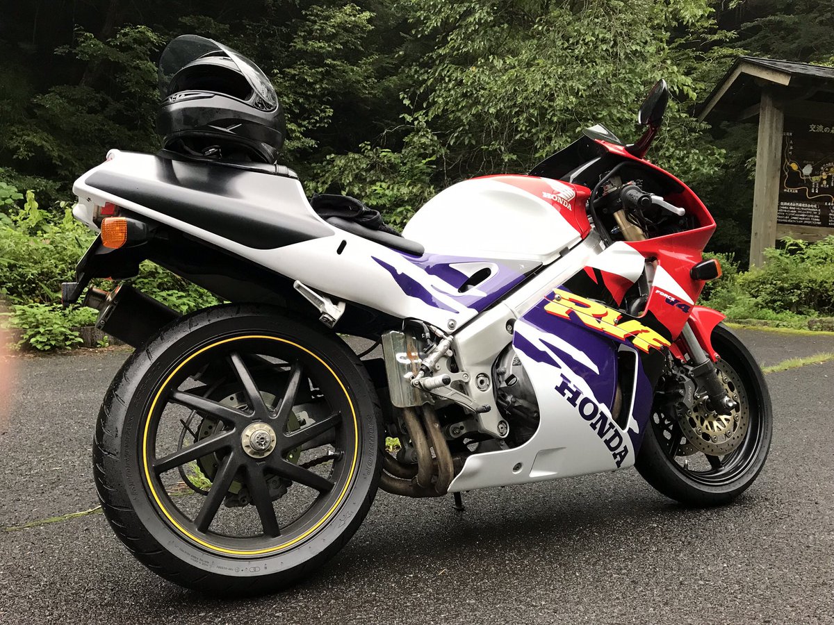 赤いマフラーの Rvf400 Redscar Twitter
