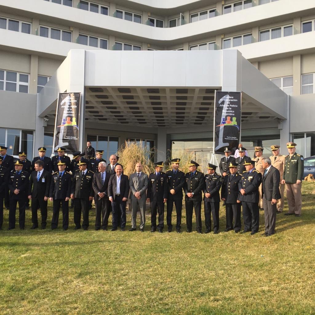 raywalter21's tweet photo. En #Madryn @RayentrayOnline se desarrolla la I #CumbredeIntegracióndelosJefesdelasPolicías de la #Argentina. #Rayentray más #eventos más #salones más #servicios #Turismo de Reuniones. @madryntravel @aoca_argentina @ric_sastre https://t.co/7pGZy6B31z