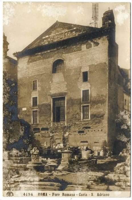 agta_guide's tweet photo. Da ieri è iniziata una nuova vita per la Curia nel #ForoRomano: bella la scelta di restituire all’edificio una funzione simile a quella originaria, facendone di nuovo un luogo vivo per i cittadini. #ParcoColosseo https://t.co/2d6nDJbSds