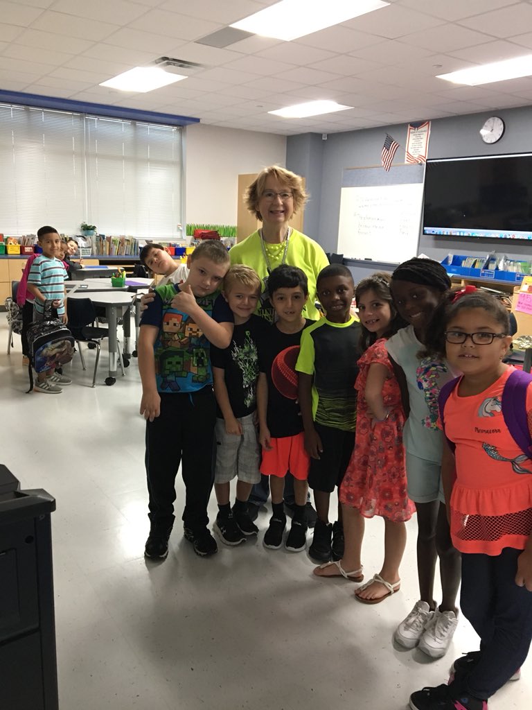 lweaveremma's tweet photo. #ruthesBright students shine at Rutherford. https://t.co/ehRzoW38vI