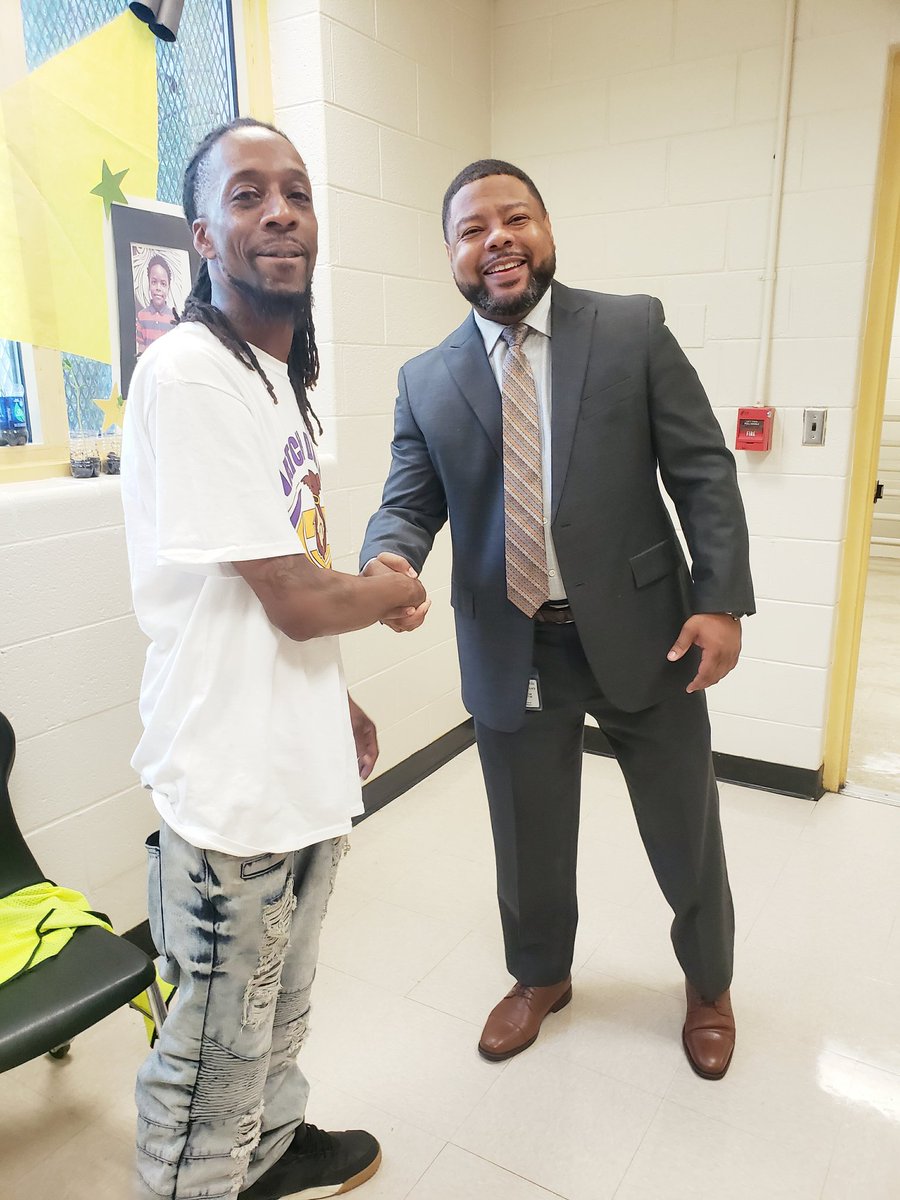 APSFain's tweet photo. ATTENTION! ATTENTION! DAD ON DUTY!!! Our @WATCH_DOGS
Dad came straight from work to help us monitor the halls. Thank you Dad!!!! #togetherwesoar #forourkids @CarstarphenMJ @Atldepsupt @DrEmilyAMassey @apsupdate @APSPartner @APSPartnerships @EricaTu49525753 https://t.co/l0QHuckTQs