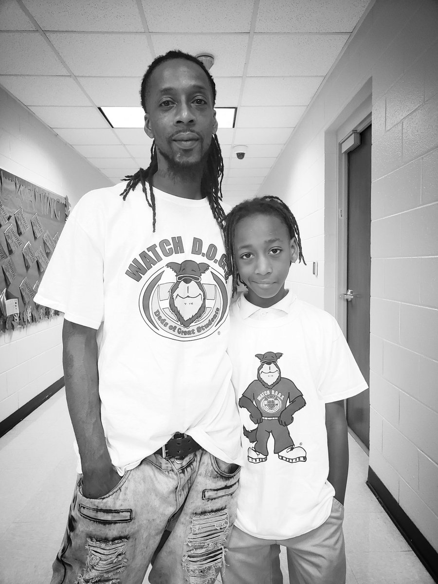 APSFain's tweet photo. ATTENTION! ATTENTION! DAD ON DUTY!!! Our @WATCH_DOGS
Dad came straight from work to help us monitor the halls. Thank you Dad!!!! #togetherwesoar #forourkids @CarstarphenMJ @Atldepsupt @DrEmilyAMassey @apsupdate @APSPartner @APSPartnerships @EricaTu49525753 https://t.co/l0QHuckTQs
