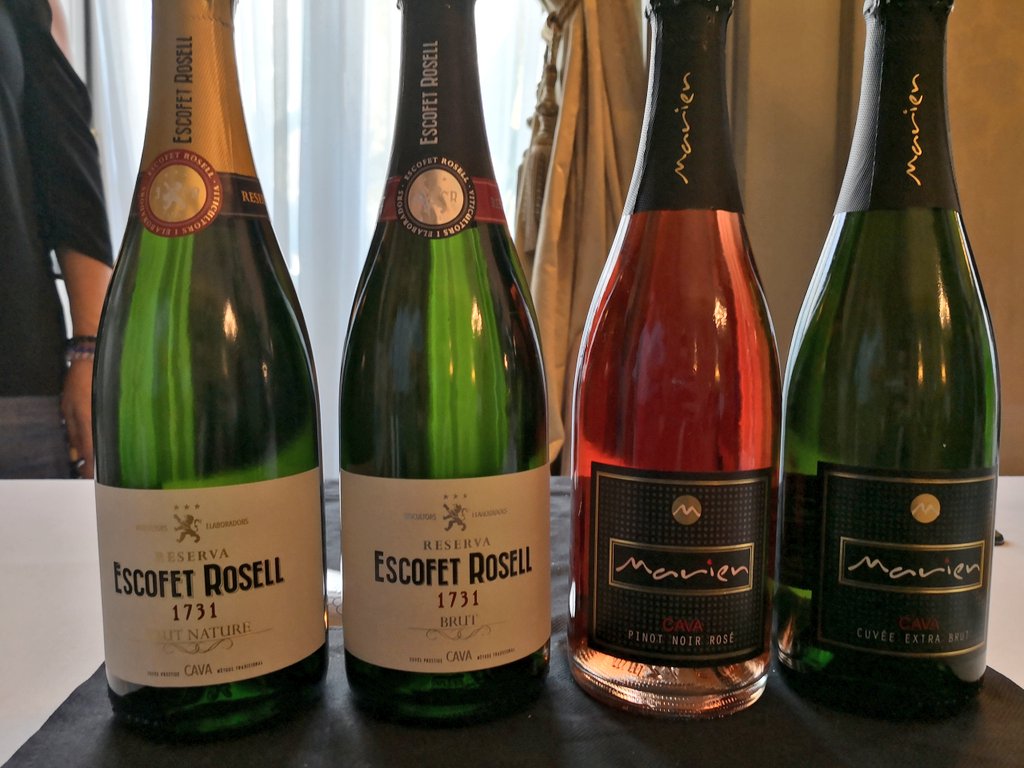 elvinet's tweet photo. 🥂 ESCOFET ROSELL 🍾
Siguiente parada llena de frescas burbujas en #EscofetRosell1731 en #VeremaVinosEspeciales en #Barcelona 👏🏻🔝
#Cava #CavaLovers #CavaCatalà #CavaTasting #CavaEducation #FormadorenCava #JoveConfrare #elvinet #CavainModeration https://t.co/CQ6QTmKeIf