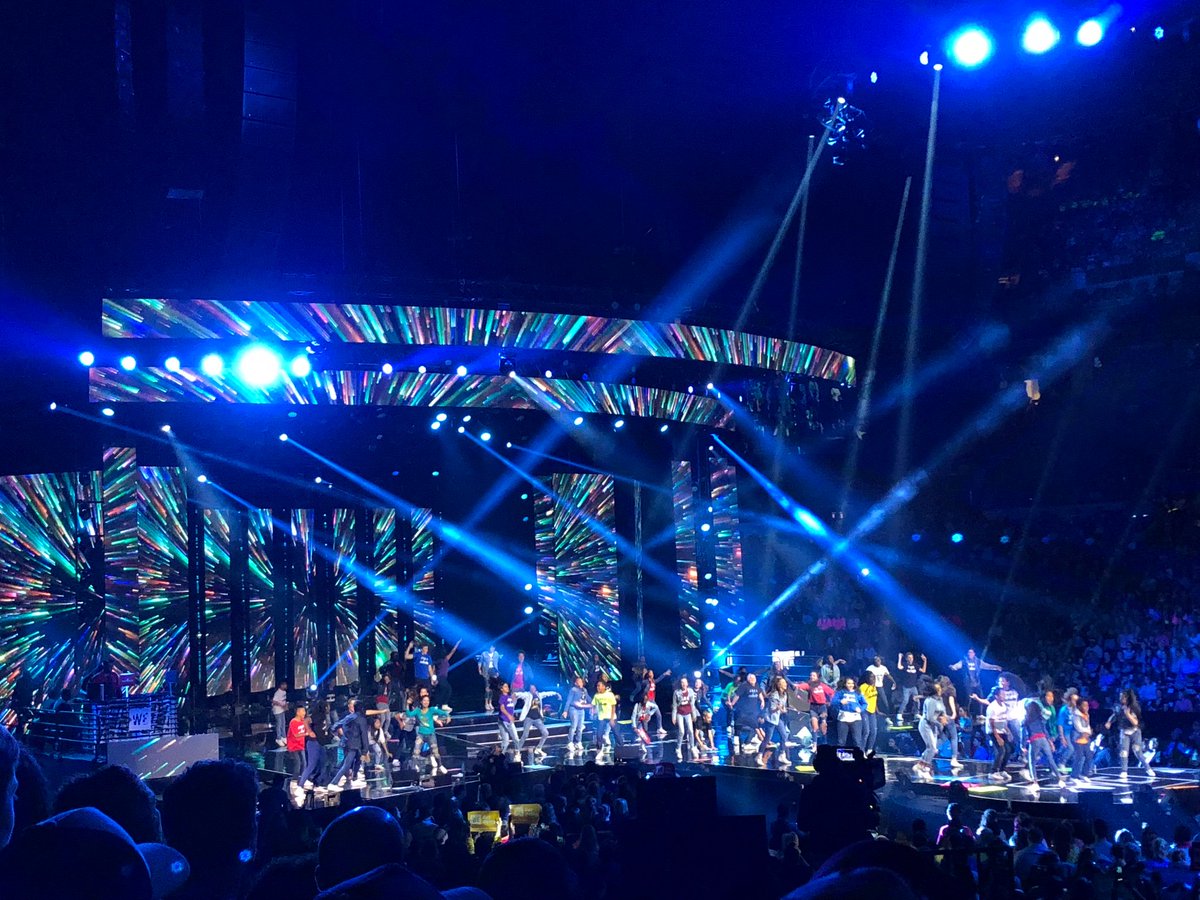 Mme_Nguyen's tweet photo. Student leaders enjoying WE Day! @rgoles2010 @AllSaintsTCDSB @WEMovement https://t.co/m6MxqdiTAL
