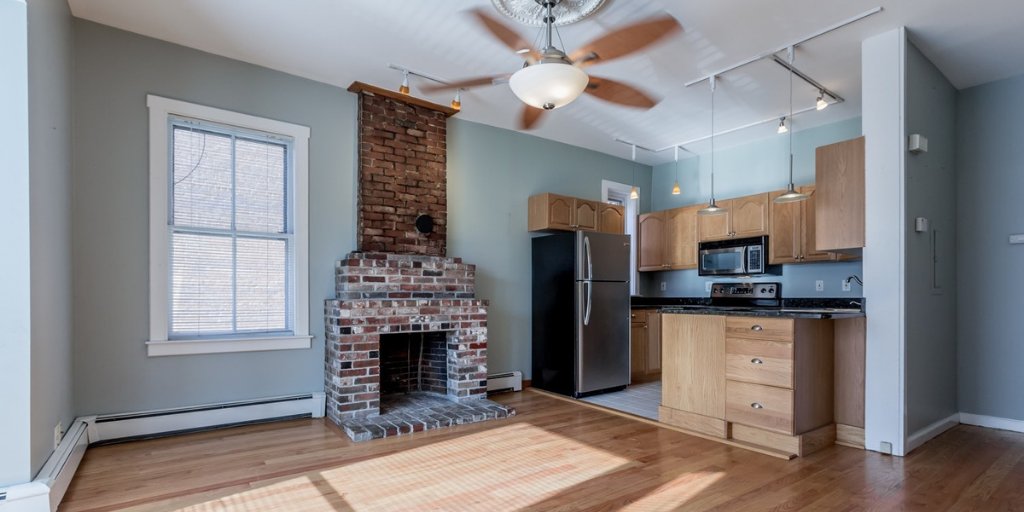 AquariusPM's tweet photo. #PORTLANDME #RENTAL: #WestEnd 1BR/1BA #CondoForRent feat. open concept floor plan w/ large windows, hardwood floors, stainless steel appliances, granite countertops &amp; brick fireplace, as well as laundry &amp; parking - https://t.co/pfO2E7ICsV | $1,500/mo incl. heat + hot water https://t.co/BJEyU68KMv