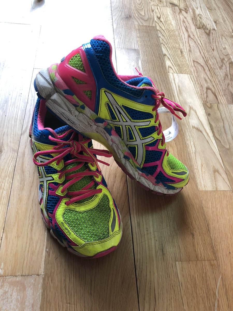 queen_cleaning's tweet photo. Sneakers/Shoes/Trainers/Runners smell after a long hot day at work? 👞👟 Pop some baking soda in them overnight..... 💥 ta-da! (make sure you shake it out before you wear them again 😉) #QuickerCleaning #Sneakers #Trainers #Nike #Adidas #Puma #Runners https://t.co/mzW3Xr8AuC