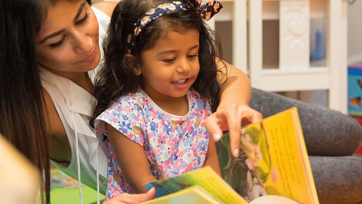 There's no right or wrong way to read with your child - the most important thing is that you have a lot of fun! We've got some great ideas to help you make the most of storytime: booktrust.org.uk/news-and-featu…