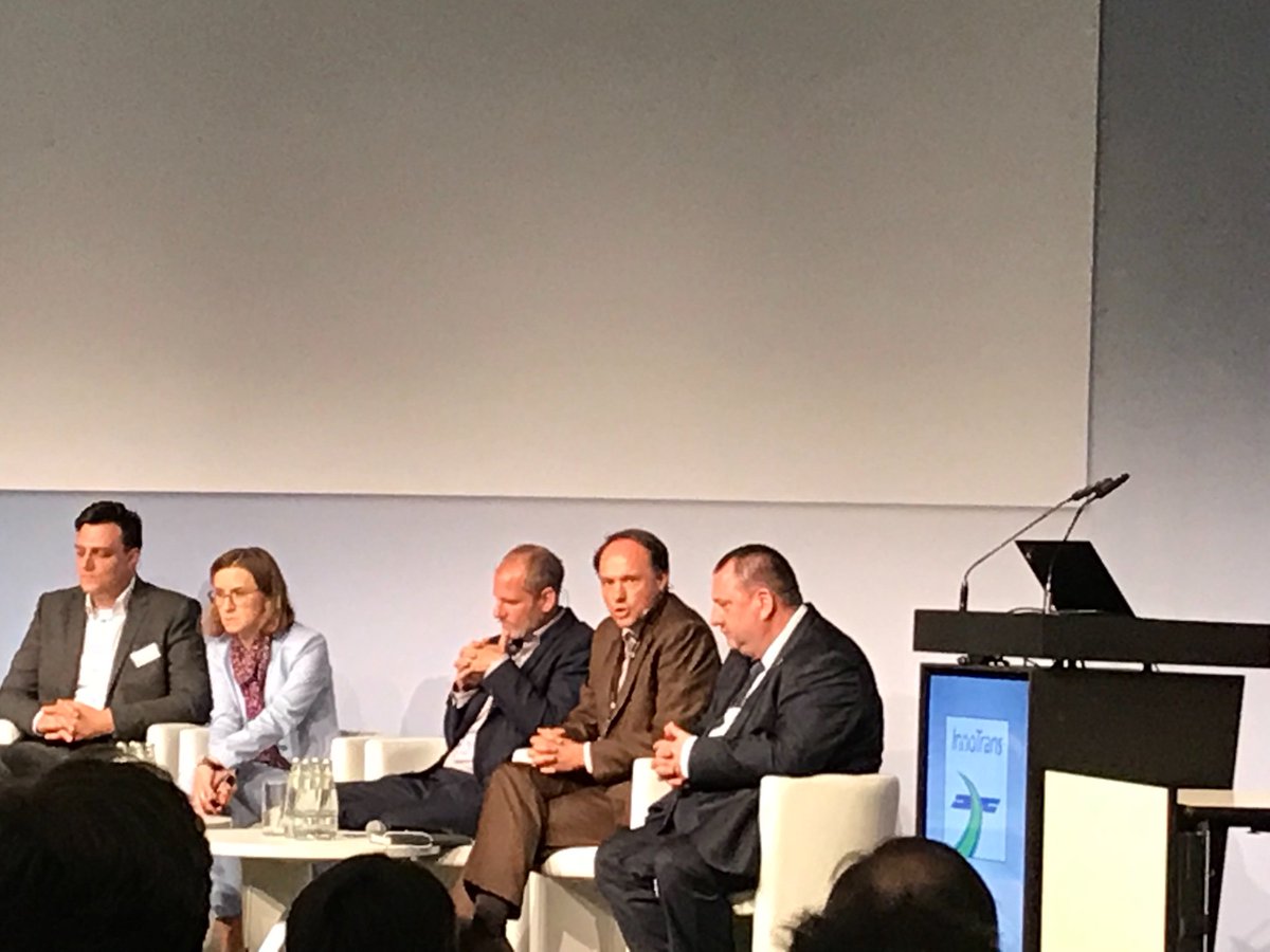 Ingo Wortmann von der <a href="/mvgMuenchen/">MVG München</a> träumt beim VDV-Bus-Forum vom Leichtbau für Elektrobusse für mehr Effizienz. Wir hätten da einen ganz heißen Tipp: linkkerbus.de/technologie/ #InnoTrans2018 #Linkker #TheTimeIsNow