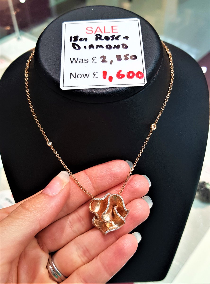 VHJewellers's tweet photo. How pretty is this rose gold and diamond necklace?? 

#victoriahighfield #heatonmoor #stockport #rosegold #diamonds https://t.co/rKO2Rzfhdr