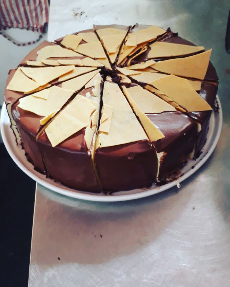 Chocoladetaart met gekarameliseerde witte chocolade😍