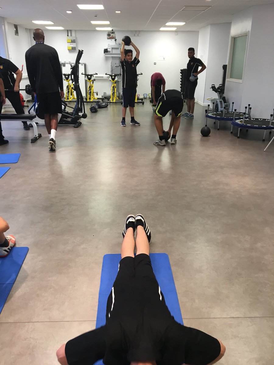 11X showcased some fantastic strength circuit training today in their lesson 🏋️‍♀️🏋️‍♂️💪 Well done lads! #ColtonHillsPE #CHCS #Strengthtraining #MuscularEndurance