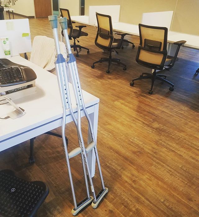 Lisa_Stauber's tweet photo. Pro tip: when you're not using your crutches, turn them upside down and they'll never fall over!
Guess how many days it took me to figure that out. Don't be me. Now you know!
.
.
#crutchlife #brokenfoot #momlife #lifeskills #momhacks #lifeprotips #theworkwell #themoreyouknow https://t.co/Egkw4Cy4oV