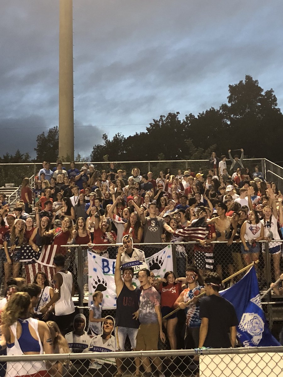 Bend_Sports's tweet photo. #fillthecave @BEND2019 @RHSBCSS19 Keep coming out. Lee filling it. #beststudentsection https://t.co/KkSsvCiFGW