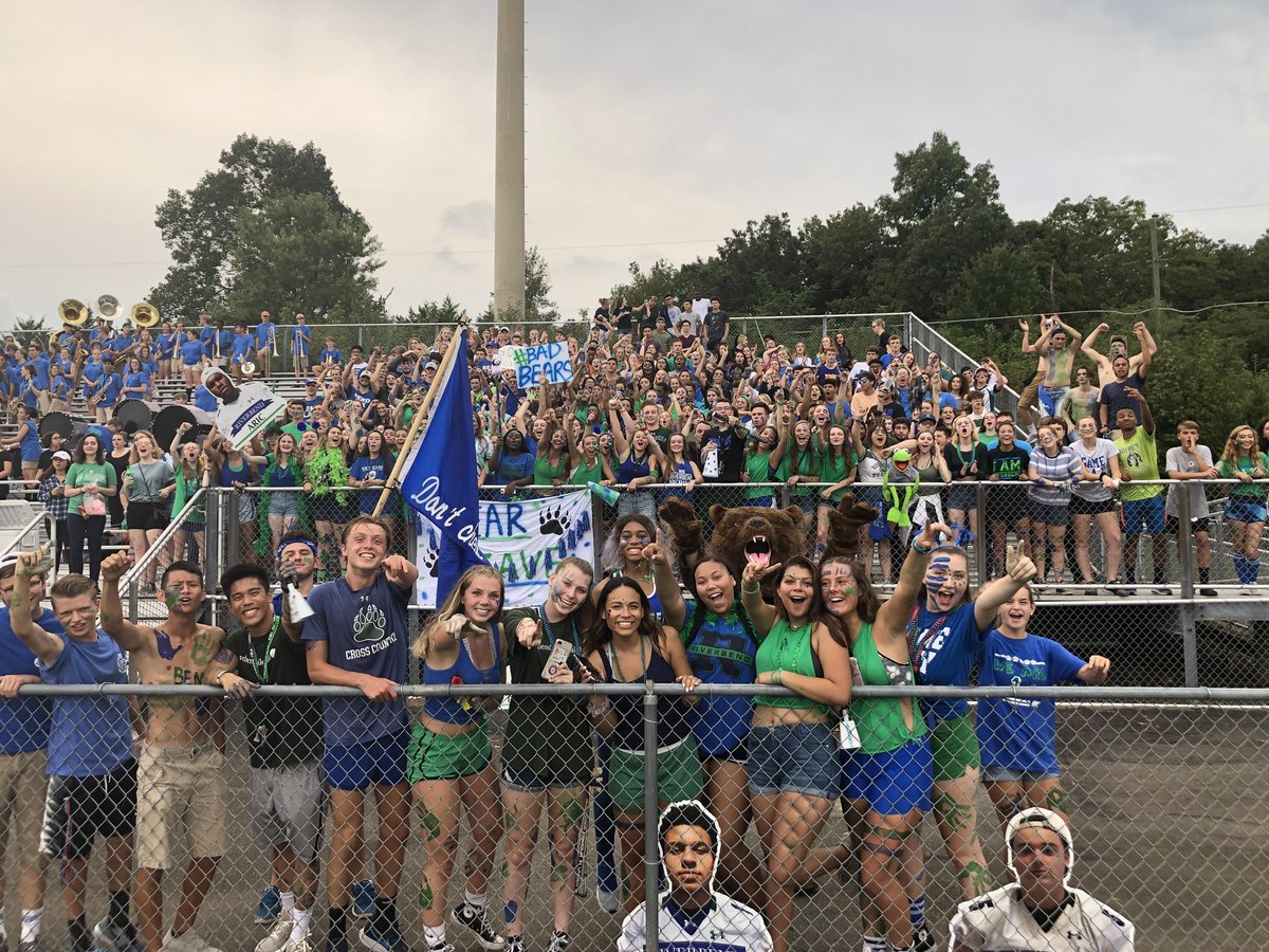 Bend_Sports's tweet photo. #fillthecave @BEND2019 @RHSBCSS19 Keep coming out. Lee filling it. #beststudentsection https://t.co/KkSsvCiFGW