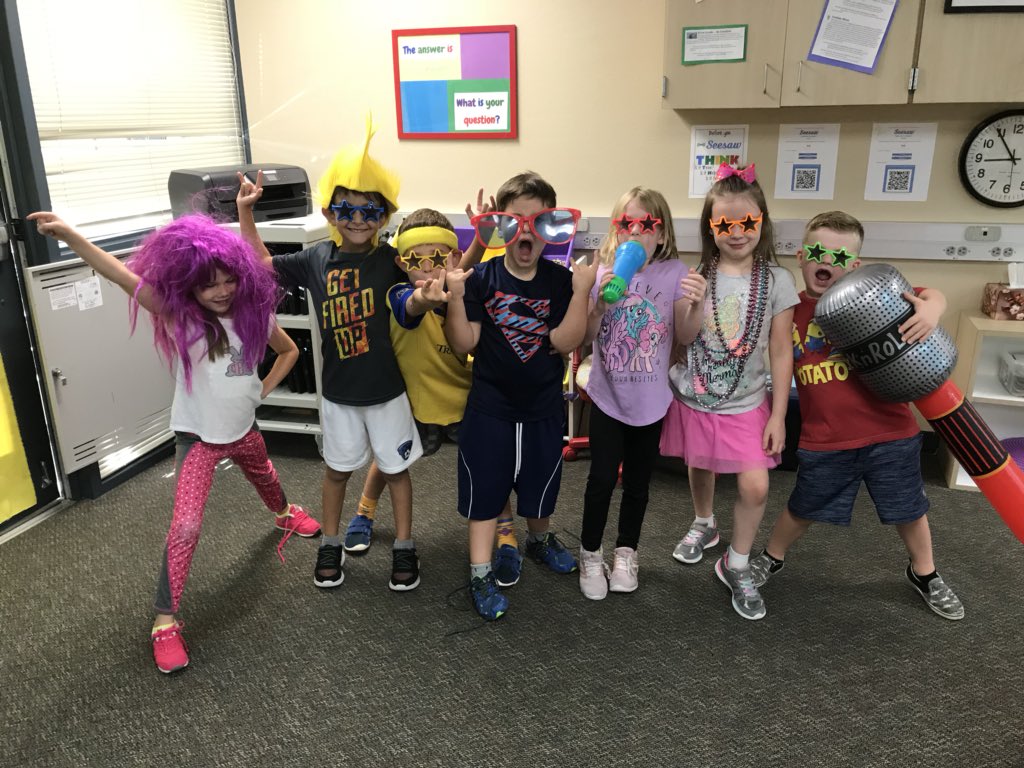 kristinransom's tweet photo. Rock Stars first graders are rockin’ out #rockyourschool #getyourteachon #saiglingshines @saigling_grade1 https://t.co/wCknvcvSId