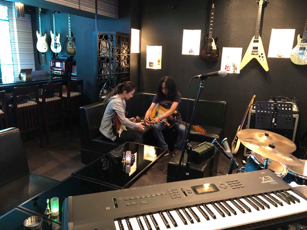 kaoriteto's tweet image. 今日からギター始めました🎸ヽ(*´∀｀)💕
目指すは、Stevie Ray Vaughanの『Scuttle Buttin&apos;』🎼

#stevierayvaughan #scuttlebuttin #ギター #ギター初心者 #MusicBarCODA #ギタークリニック #ギター教室 #バー #bar #心斎橋バー #ミナミバー #大阪バー