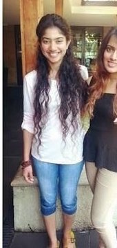 SaipallaviFC's tweet photo. Sai Pallavi Simple And Natural Looks @Sai_Pallavi92 👌👌👌
#SaiPallavi 🖤🖤🖤

#Padipadilechemanasu #NGK #Maari2 https://t.co/Hk1JjZwKEh