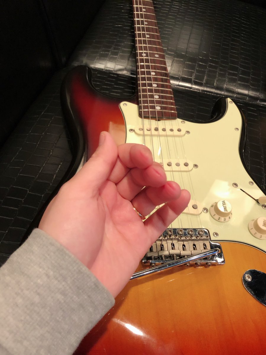 kaoriteto's tweet image. 今日はギター練習初日*\(^o^)/*
めっちゃ楽しかったです🎶
さっとん先生、これからよろしくお願いいたします😊

#stevierayvaughan #scuttlebuttin #ギター #ギター初心者 #MusicBarCODA #ギタークリニック #ギター教室 #バー #bar #心斎橋バー #ミナミバー #大阪バー