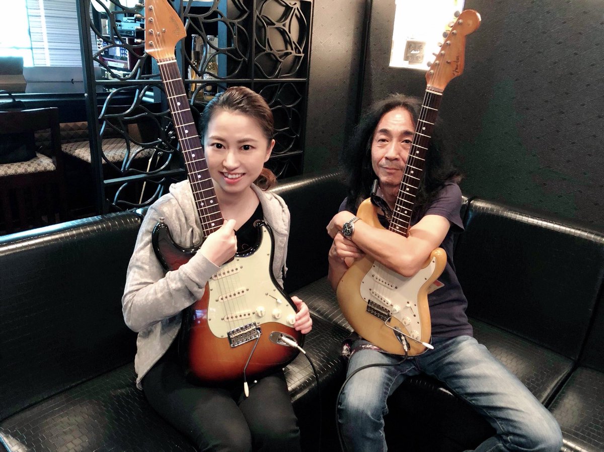 kaoriteto's tweet image. 今日はギター練習初日*\(^o^)/*
めっちゃ楽しかったです🎶
さっとん先生、これからよろしくお願いいたします😊

#stevierayvaughan #scuttlebuttin #ギター #ギター初心者 #MusicBarCODA #ギタークリニック #ギター教室 #バー #bar #心斎橋バー #ミナミバー #大阪バー