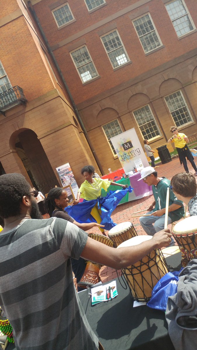 CharterOakArts's tweet photo. A day of rhythm and dance at the @CTOldStateHouse! Drumming taught by community educator &amp; artist Jocelyn Pleasant #IAmAnArtistDay #HartfordHasIt @LetsGoArts_org https://t.co/W7TWlpLZiG