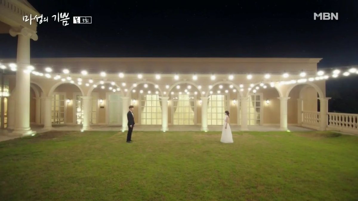 pixiebeelo's tweet photo. It's so good to see a fairytale-romance drama in the midst of horror-thriller dramas ๐๐
And I really can't handle the chemistry between these two!!! โคโคโค #DevilishJoy #DevilishHappiness #๋ง์ฑ์๊ธฐ์จ https://t.co/UGFFZRRVtr