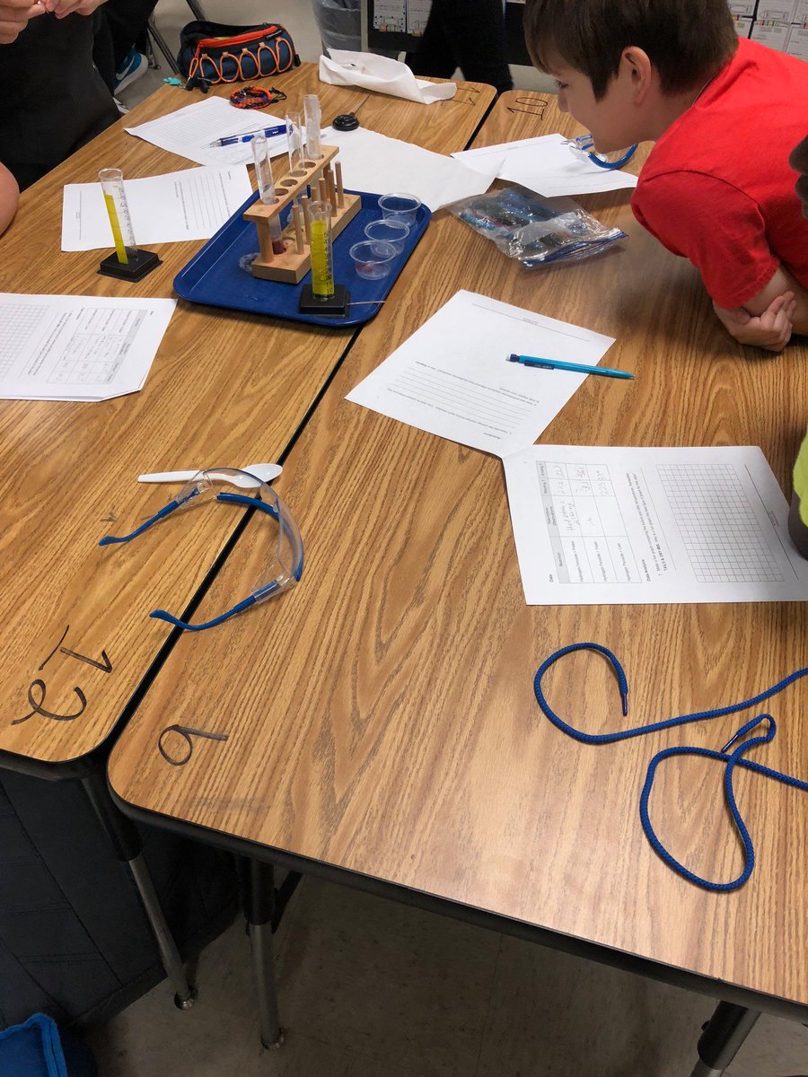 _BMSHornets's tweet image. Observing energy in chemical reactions lab. #bryantschools #bmscience