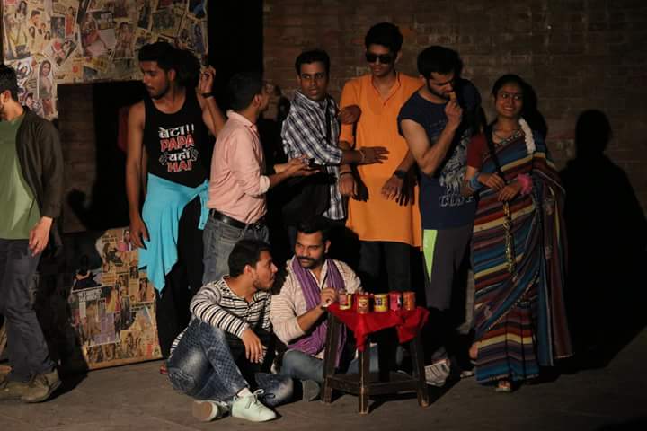 sharadsing's tweet photo. Must watch neil Simon's comical-satirical play #LOGBAAG (Based on Anton Chekhov's stories) On 21st Sep,7PM at shri Ram centre,Mandi house.
Directed by @ArvindGaur 
@AsmitaTheatre 
Tickets available at venue &amp; https://t.co/PsdBm3XWG6 https://t.co/xNGt14KMUA