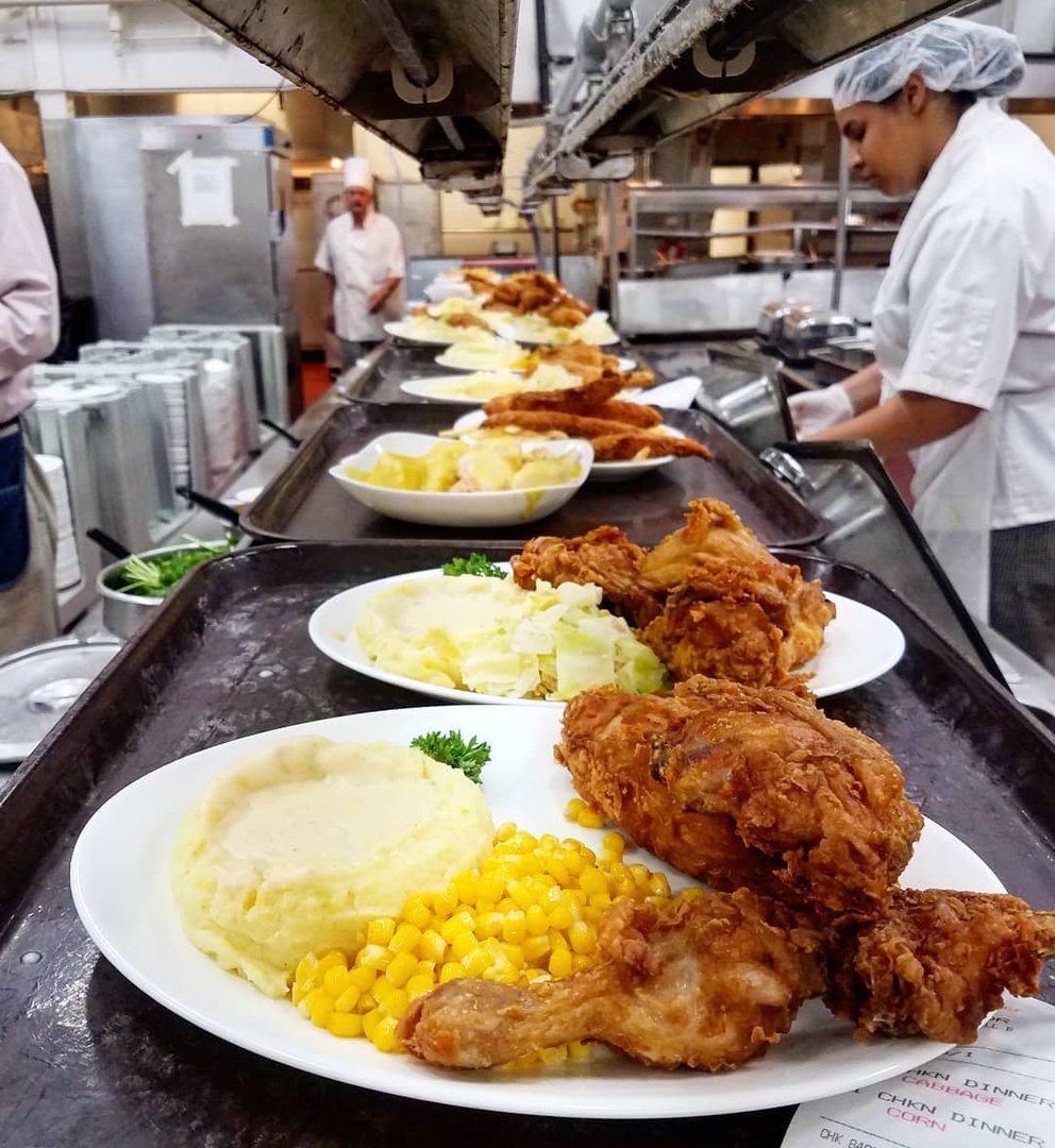 VisittheOC's tweet image. Popular family restaurant, Mrs. Knott's Chicken Dinner Restaurant has been serving Cordelia Knott's fried chicken and boysenberry pies just outside the gates of @knotts, since 1934. 

📷: @tito.reach

For more popular restaurants in The OC visit visittheoc.com/restaurants/