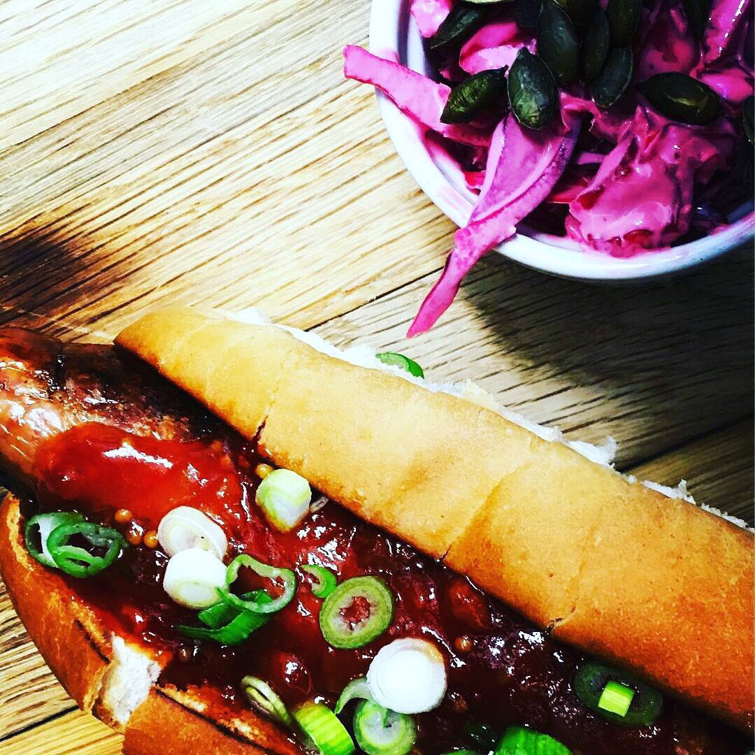Prince_Moseley's tweet photo. It might be miserable outside but that ainโt stopping CHIEN LUNATIQUE are still slinging them loaded dogs & falafel numbers! Here for a limited time only ๐ญ๐คค
#streetfood #loadeddogs #chienlunatique https://t.co/amWEcryFzA