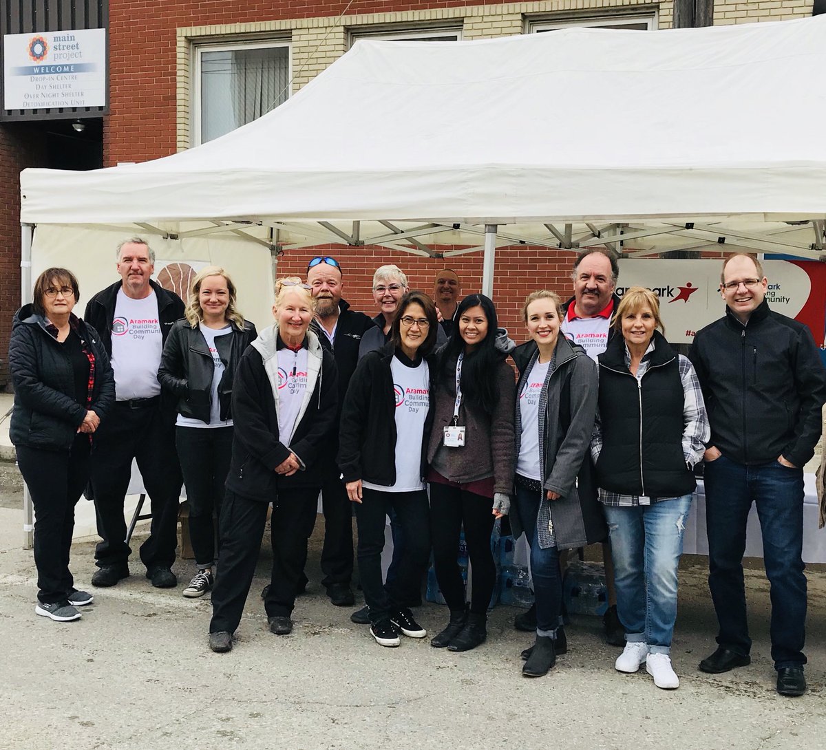 UofMDining's tweet image. Here’s everyone on our awesome chilli serving team from Aramark Manitoba. 🥘 Thank you so much @MainStProject for having us! #abcday #aramarkvolunteer