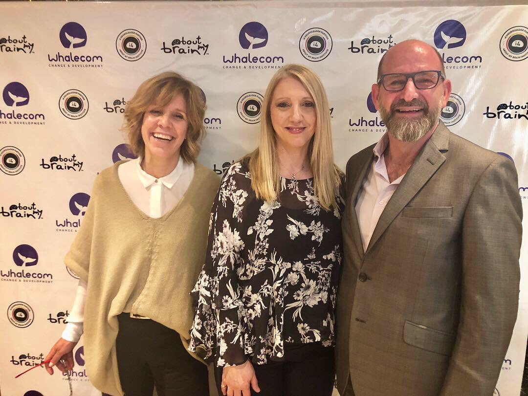 whalecomnet's tweet photo. #Neuroliderazgo 💡 ¡Y finalmente estrenamos #MakeMeALeader, el documental dirigido por @silviadamiano! 👏🏻🎬 ¡Gracias @carlaquiroga por sumarte a la presentación! #ADNWhalecom @aboutmybrain https://t.co/USbZw0sFVO