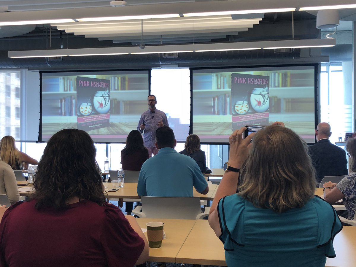 EMI_Research's tweet image. “Discovering uniqueness by flaunting weakness” @daverendall  Good way to kick off @AMACincinnati #AMAIgnite