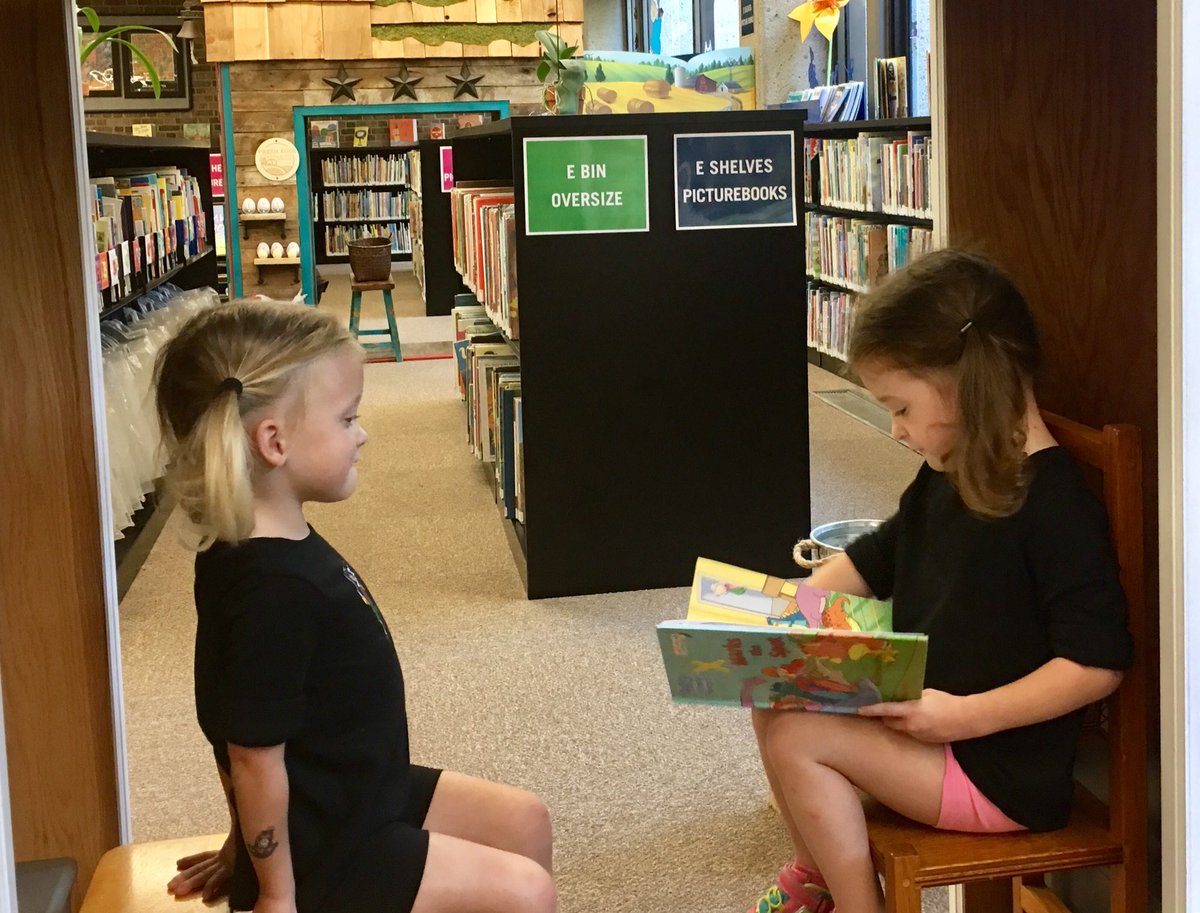 JusticeLeeTN's tweet photo. Sisters who #GotCaughtReading #TnImaginationLibraryWeek. What are you reading? https://t.co/AvUnuciFJ7
