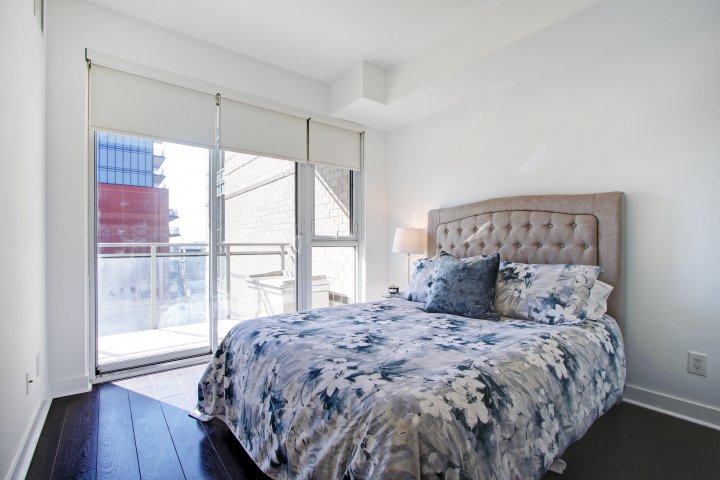 CoreAssetsRE's tweet image. #NewListing in Toronto's #FashionDistrict! 📍156 Portland Street 622 (Condo, Queen West) | $589,000 | 1 Bed • 1 Bath - Talk about convenience! A quick walk to everything. All the details + more photos here: bit.ly/2DfqquD