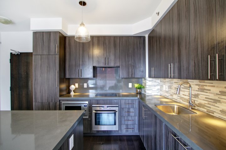 CoreAssetsRE's tweet image. #NewListing in Toronto's #FashionDistrict! 📍156 Portland Street 622 (Condo, Queen West) | $589,000 | 1 Bed • 1 Bath - Talk about convenience! A quick walk to everything. All the details + more photos here: bit.ly/2DfqquD