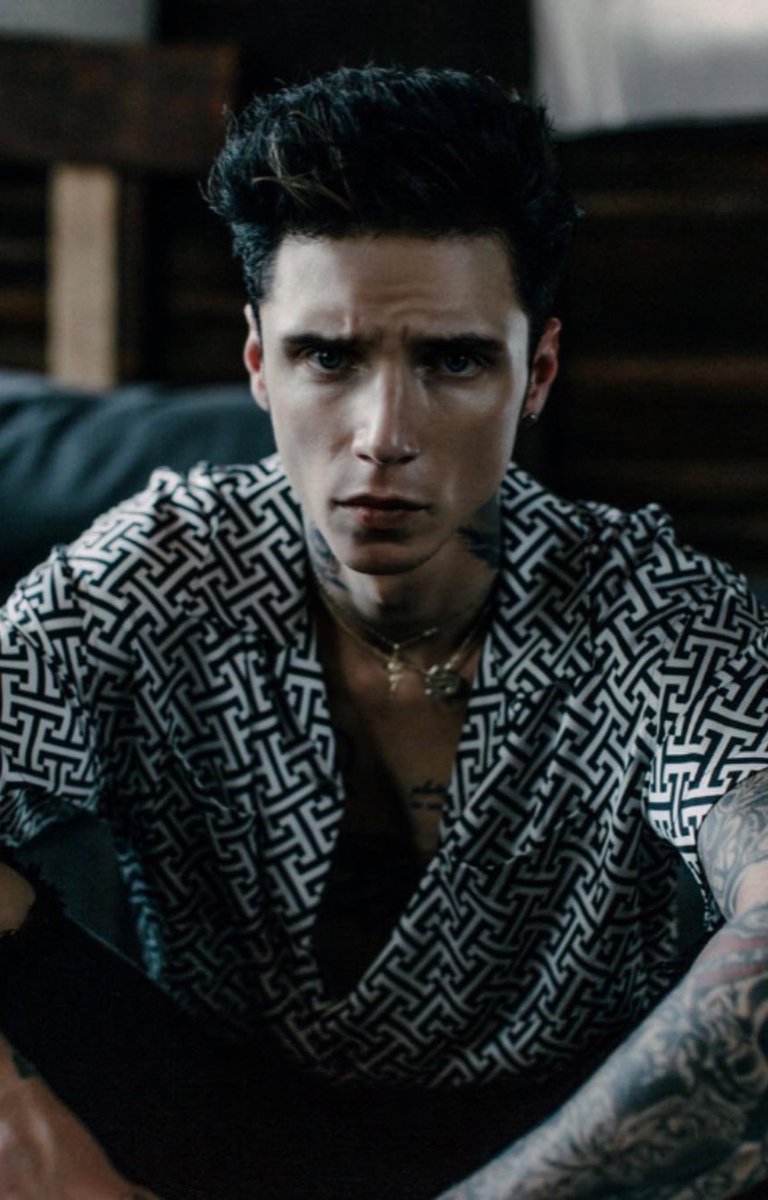 BVBArmyOnline's tweet photo. .@AndyBLACK for @lucysmagazine
Photos: @davykesey
Makeup/Grooming: @miyma_ramzy
Styling: @ashleywsandoval
#andybiersack #andyblack #bvb #blackveilbrides #lucysmagazine https://t.co/7Z4Zj23042