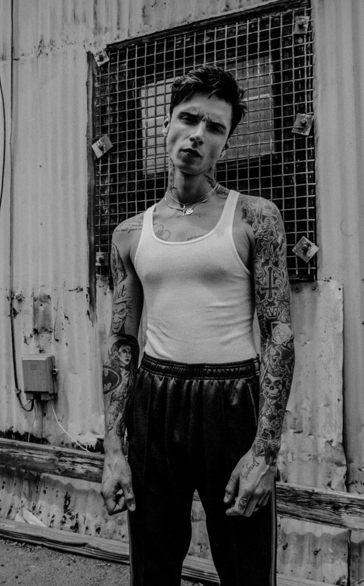 BVBArmyOnline's tweet photo. .@AndyBLACK for @lucysmagazine
Photos: @davykesey
Makeup/Grooming: @miyma_ramzy
Styling: @ashleywsandoval
#andybiersack #andyblack #bvb #blackveilbrides #lucysmagazine https://t.co/j2jq7nvduz