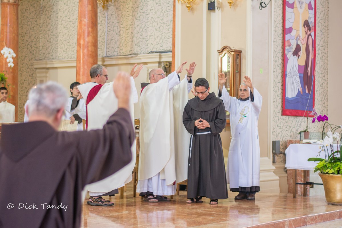Sending our prayers and blessings to all the participants of the #VEncuentro who are meeting in Dallas this week. Que Dios les transforme a ustedes y a todos nosotros para ser verdaderos discípulos misioneros. <a href="/ENAHVE/">ENAVE</a>