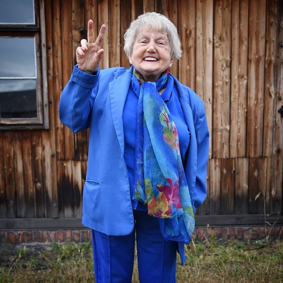 TheStoryOfEva's tweet photo. #FindingForgiveness #suggestion @klgandhoda @TODAYshow At 10, as a "Mengele Twin," @EvaMozesKor suffered the worst of the Holocaust. At 50, she launched the biggest manhunt in history. Now 84, she circles the globe to promote: healing through forgiveness https://t.co/ZQmBXXF2Q2 https://t.co/6PmfRqykhm