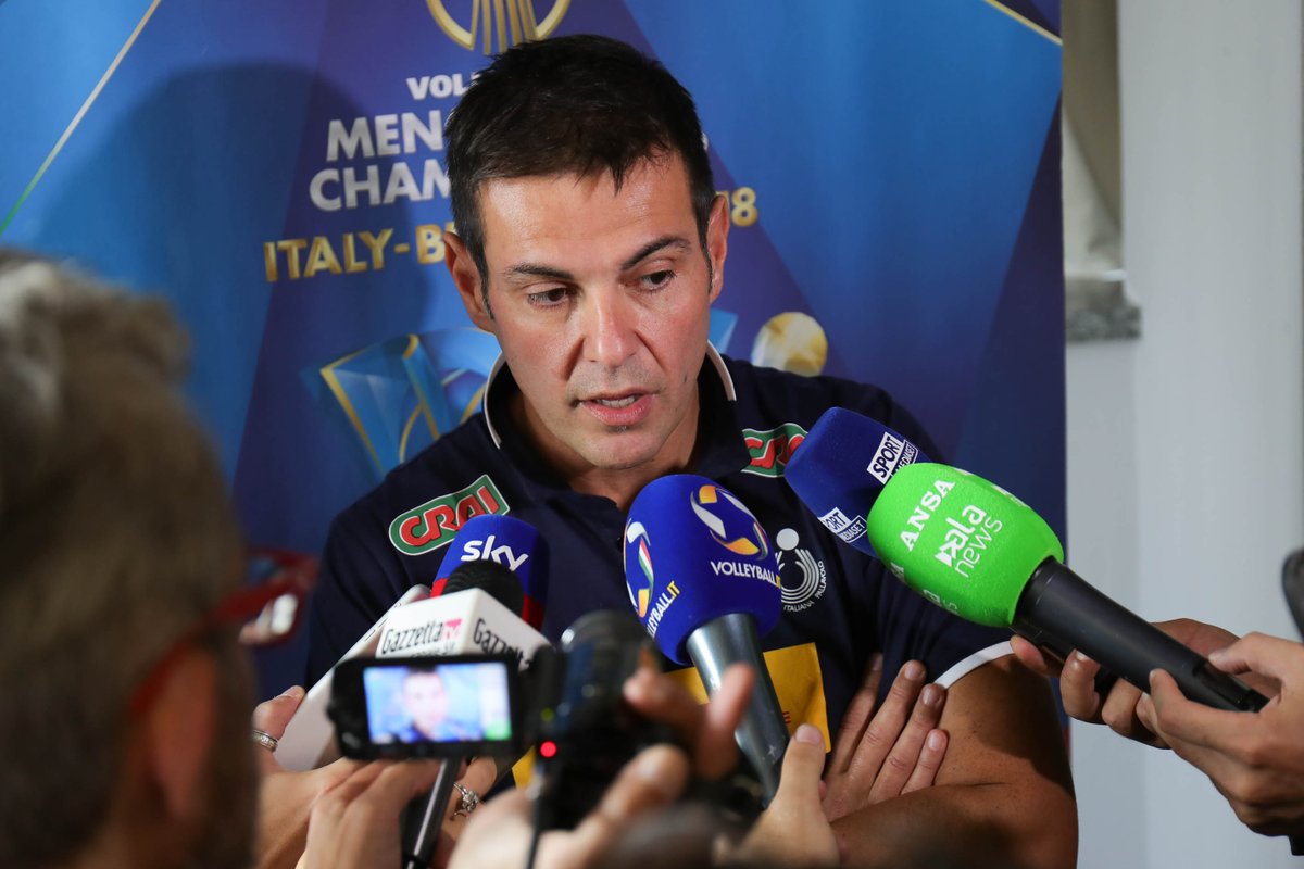 MilanoVolley18's tweet photo. #VolleyMondiali18 Tempo di interviste per i campioni e il coach della Nazionale! Domani il debutto degli azzurri nella Pool E #VolleyballWChs #Milano #LaNazionale Ph. @tappo69 📸 https://t.co/a31KmiNe9T