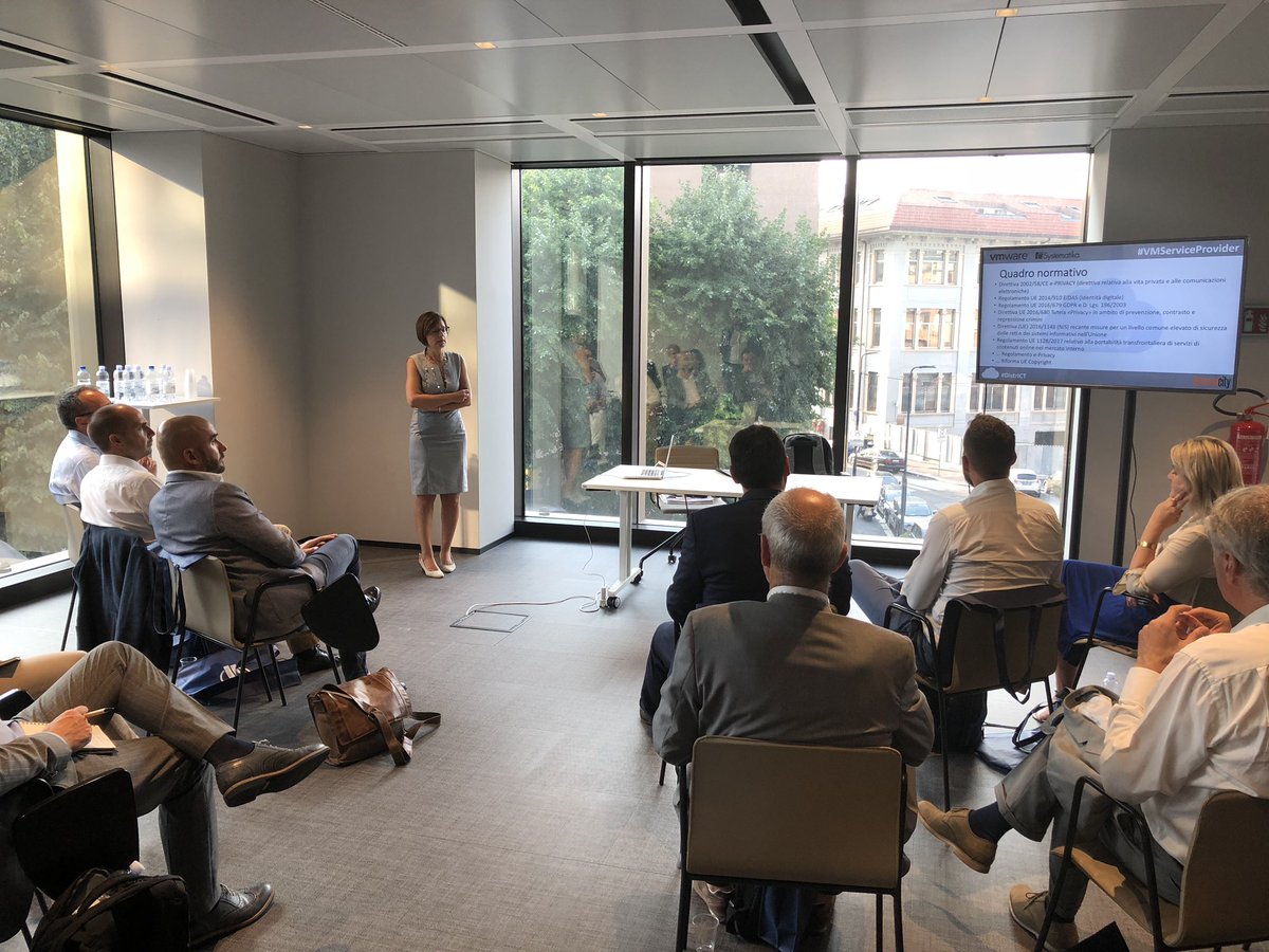 MarcoLorux's tweet photo. #start #VMServiceProvider #distrICT pienone di #SystemIntegrator per discutere di come si diventa fornitori di servizi #proud #solopostiinpiedi https://t.co/q8HzQ7By9q