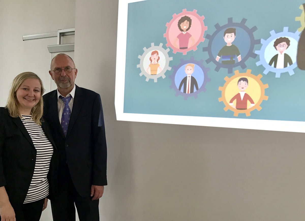handelsverband's tweet photo. Heute stellte HDE-Bildungsexpertin Katharina Weinert den neuen Ausbildungsberuf Kaufleute im E-Commerce bei der IHK Göttingen vor. #nerdswanted #ecommercekaufmann #handel40 https://t.co/oiafVaXnrf