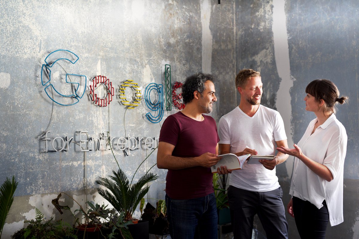 rowbar's tweet image. Really productive @GoogleEntrepDE mentoring session today helping refugee entrepreneurs with their startups - big thanks to SINGA Business Lab and our mentors incl. @StevNitz @daan_kinderfee @ItsDirkL (Photo credit: @StevNitz)